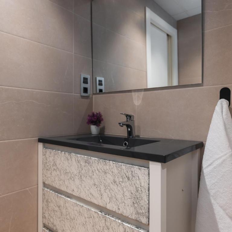 tuAnfitrion Plaza de Toros - Three-Bedroom Apartment - 15