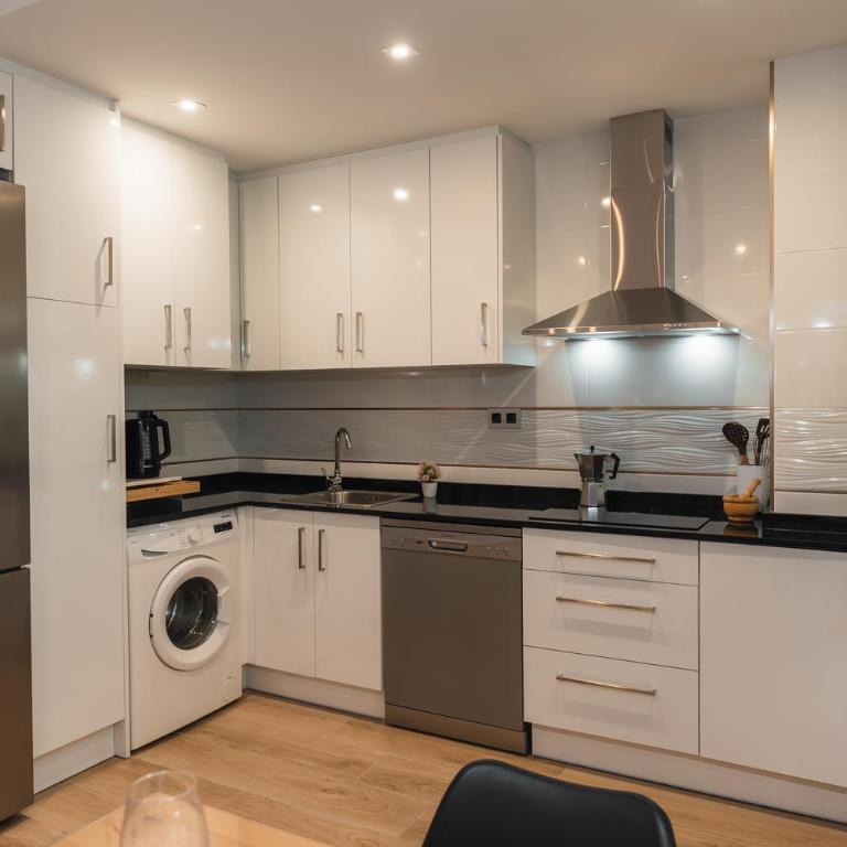 tuAnfitrion Plaza de Toros - Three-Bedroom Apartment - 5
