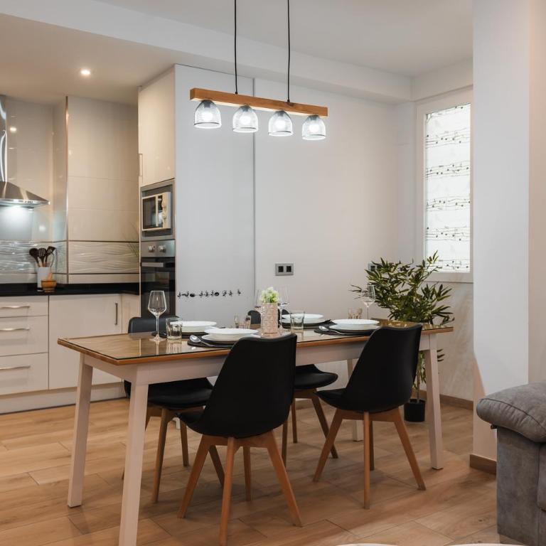 tuAnfitrion Plaza de Toros - Three-Bedroom Apartment - 42