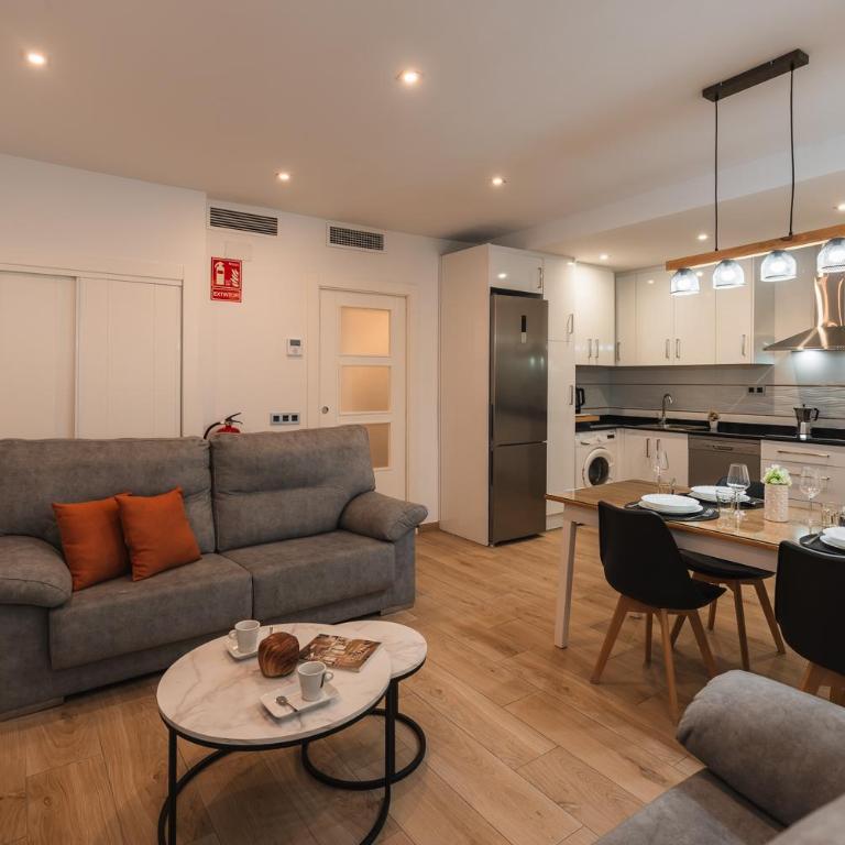 tuAnfitrion Plaza de Toros - Three-Bedroom Apartment - 47