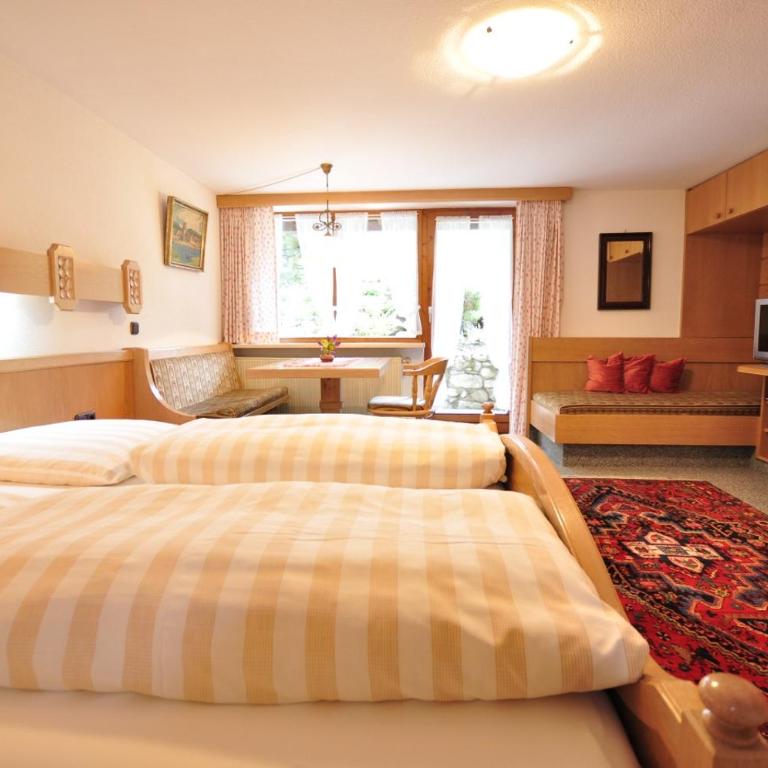 Gästehaus Renn - Zentral in Oberstdorf - Doppelzimmer mit Gartenblick - 1