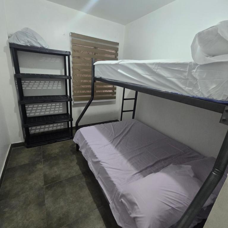 Departamento céntrico, moderno de 2 habitaciones frente al Estadio Modelo y coliseo, cerca del Aeropuerto de Guayaquil - Two-Bedroom Apartment - 7