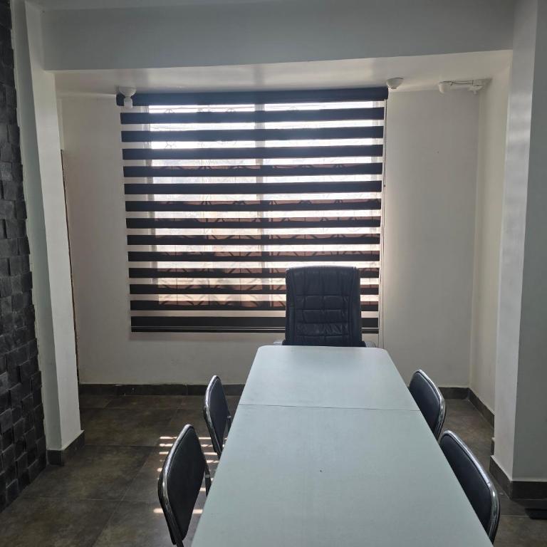 Departamento céntrico, moderno de 2 habitaciones frente al Estadio Modelo y coliseo, cerca del Aeropuerto de Guayaquil - Two-Bedroom Apartment - 8