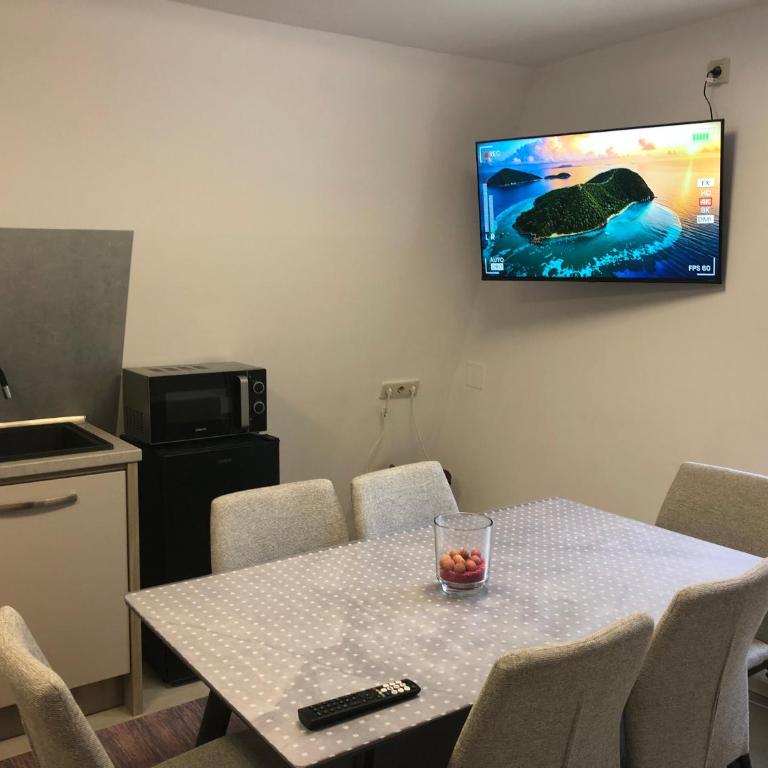 Top Apartment with 2 bedrooms - Two-Bedroom Apartment with River View - 10