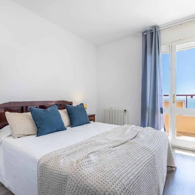 UHC Cantilmar Family Apartments - Four-Room Apartment - 17
