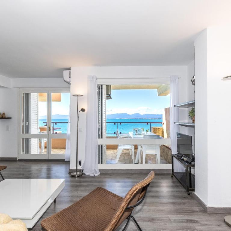 UHC Cantilmar Family Apartments - Four-Room Apartment - 6