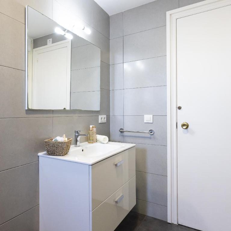 UHC Cantilmar Family Apartments - Four-Room Apartment - 28