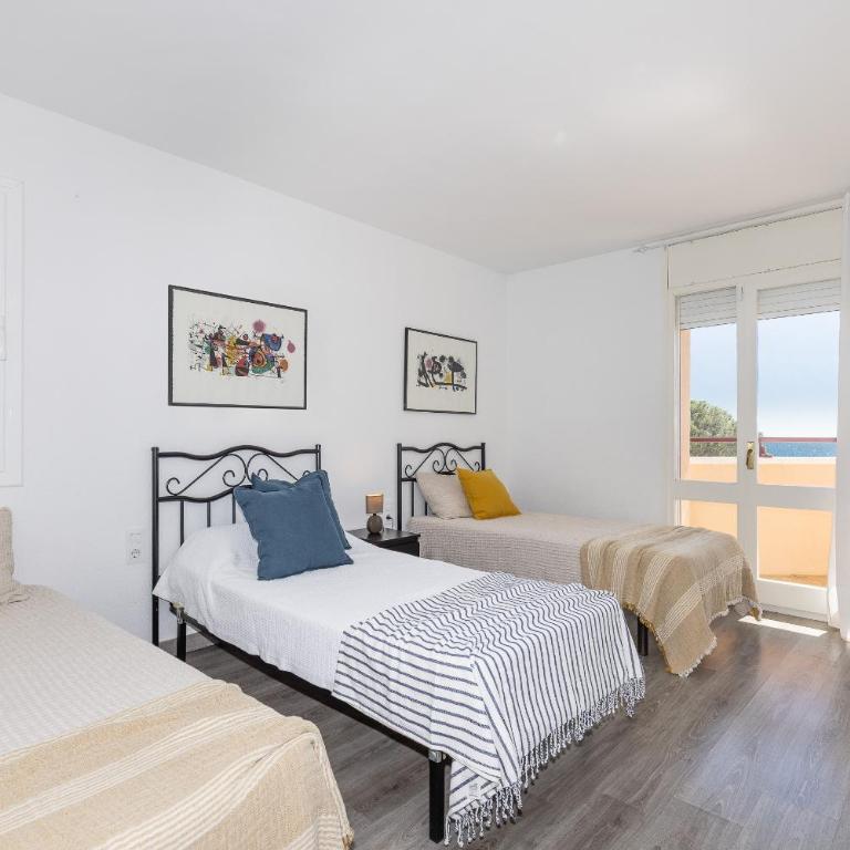 UHC Cantilmar Family Apartments - Four-Room Apartment - 25