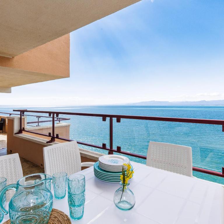 UHC Cantilmar Family Apartments - Four-Room Apartment - 1
