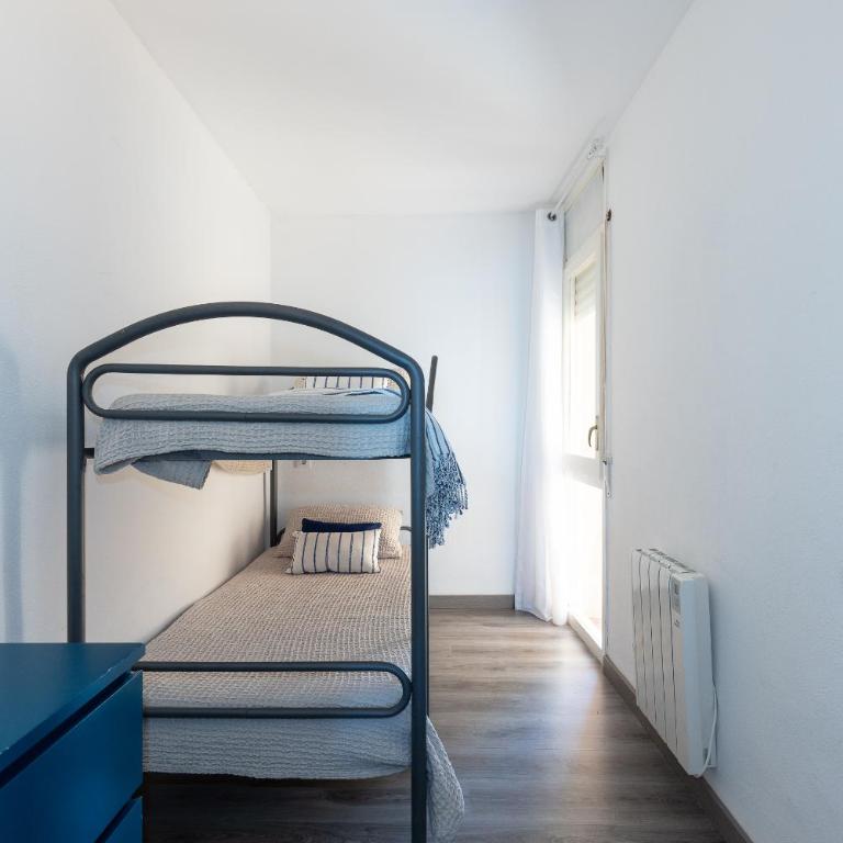 UHC Cantilmar Family Apartments - Four-Room Apartment - 29