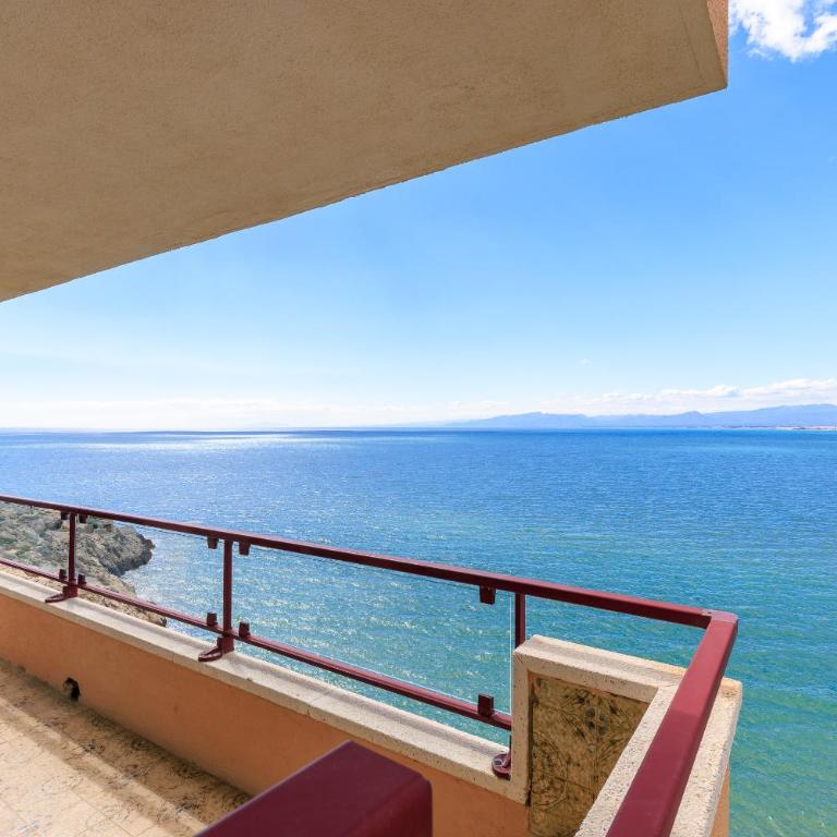 UHC Cantilmar Family Apartments - Four-Room Apartment - 2
