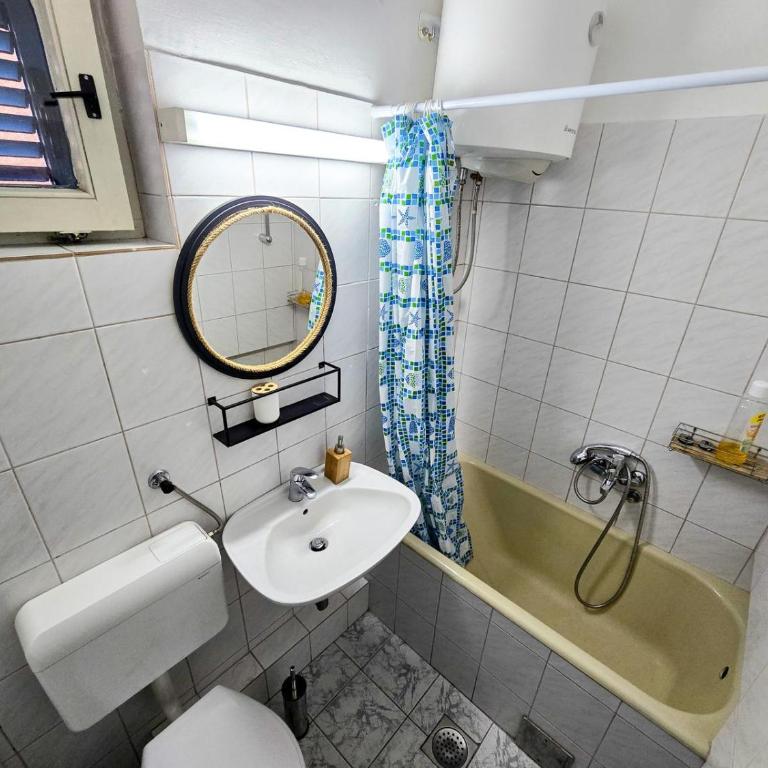 Hostel Budva - Porodični Studio - 6