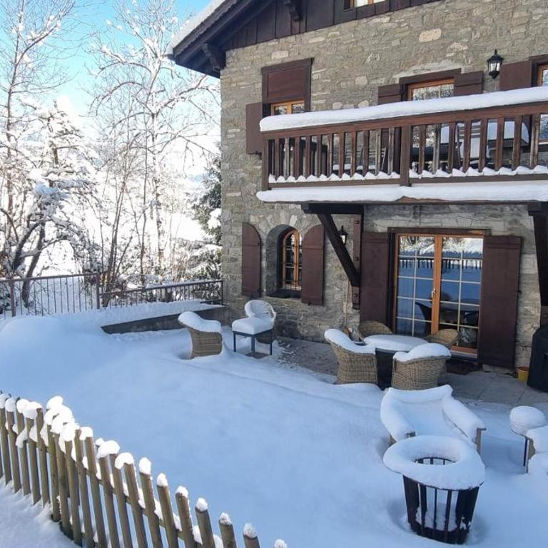 Modern Garden Chalet APT With SPA and Pool - Ferienhaus - 1