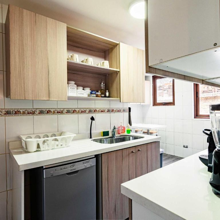 HOM I Amplio Depto en Las Condes con Terraza y Parking - Apartment - 8