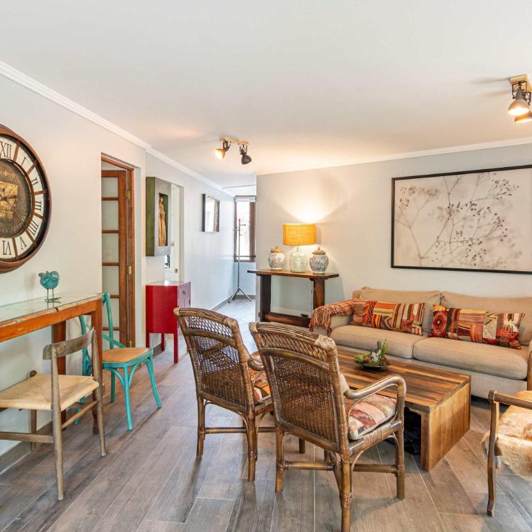 HOM I Amplio Depto en Las Condes con Terraza y Parking - Apartment - 1