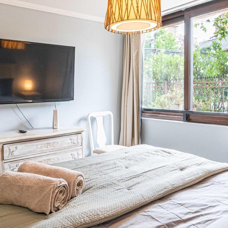 HOM I Amplio Depto en Las Condes con Terraza y Parking - Apartment - 64