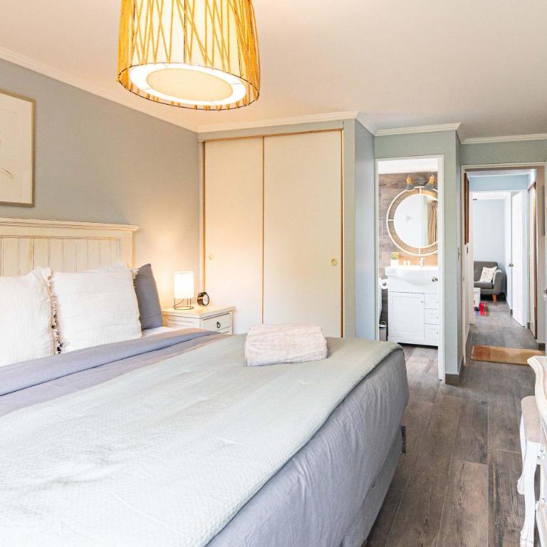 HOM I Amplio Depto en Las Condes con Terraza y Parking - Apartment - 56