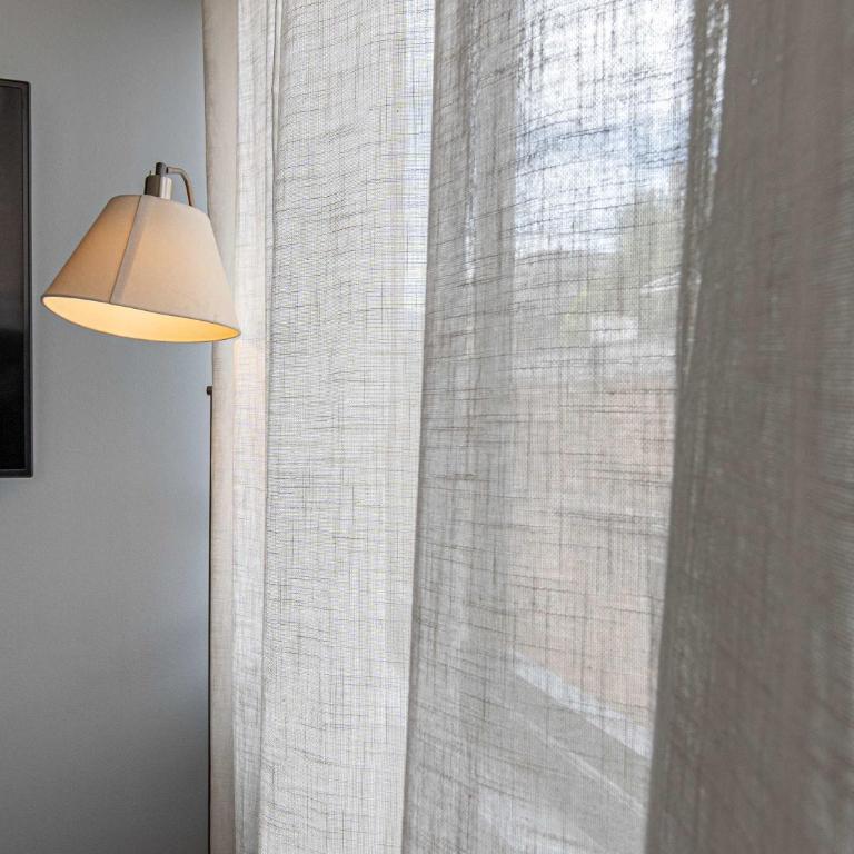 HOM I Amplio Depto en Las Condes con Terraza y Parking - Apartment - 78