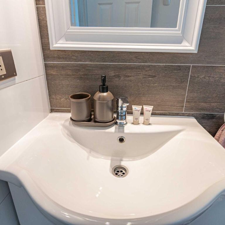 HOM I Amplio Depto en Las Condes con Terraza y Parking - Apartment - 73