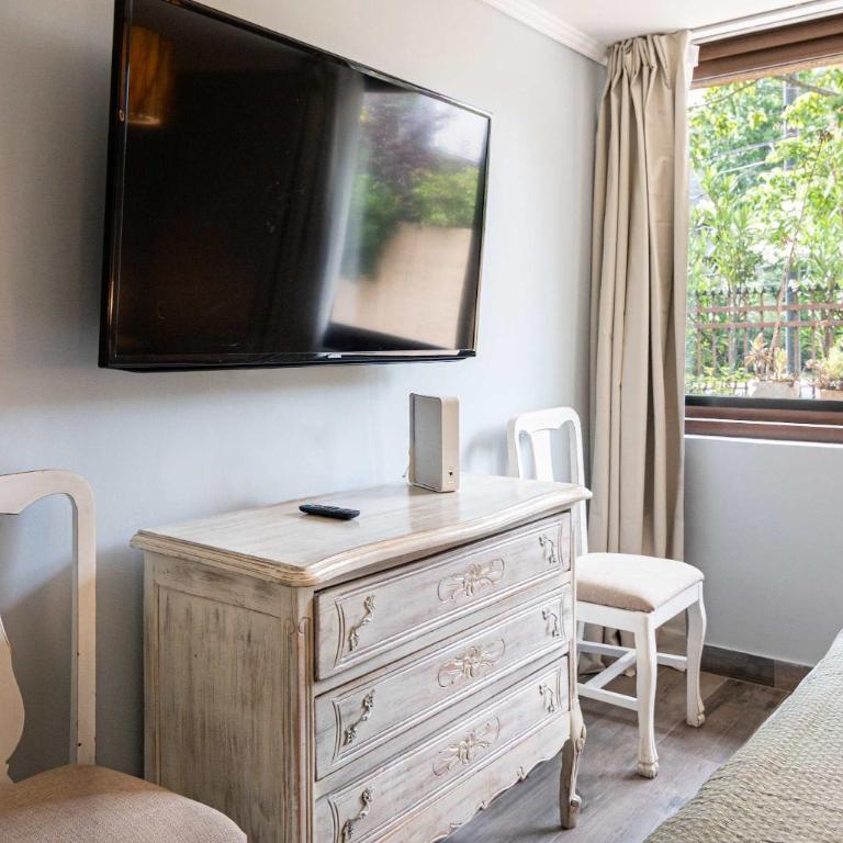 HOM I Amplio Depto en Las Condes con Terraza y Parking - Apartment - 53