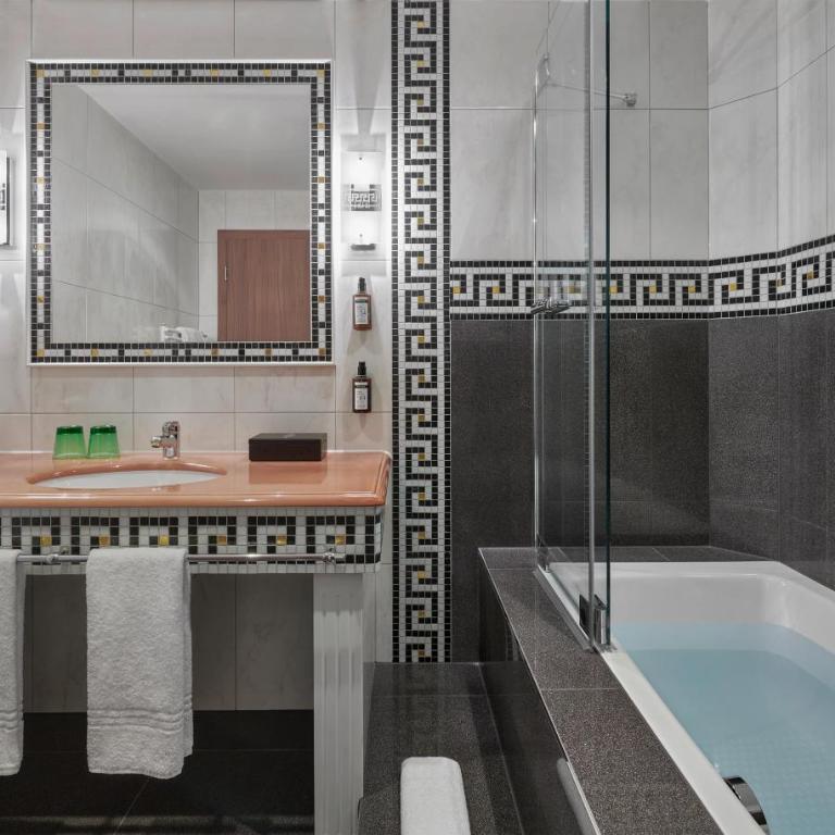 Hotel Schwarzer Adler Innsbruck - Suite - 6