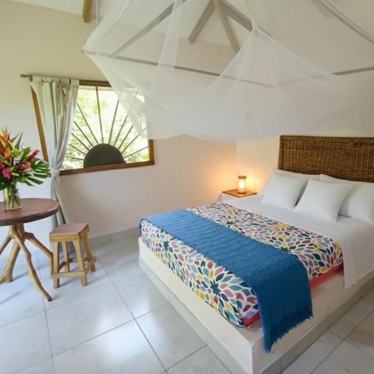 Pomelo Hostal - Habitación Triple con baño privado - 4