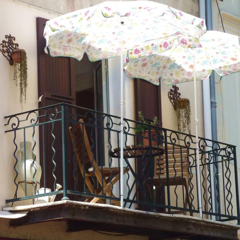 Balcony over Provencal Market, Old Antibes - Apartment mit Balkon - 20