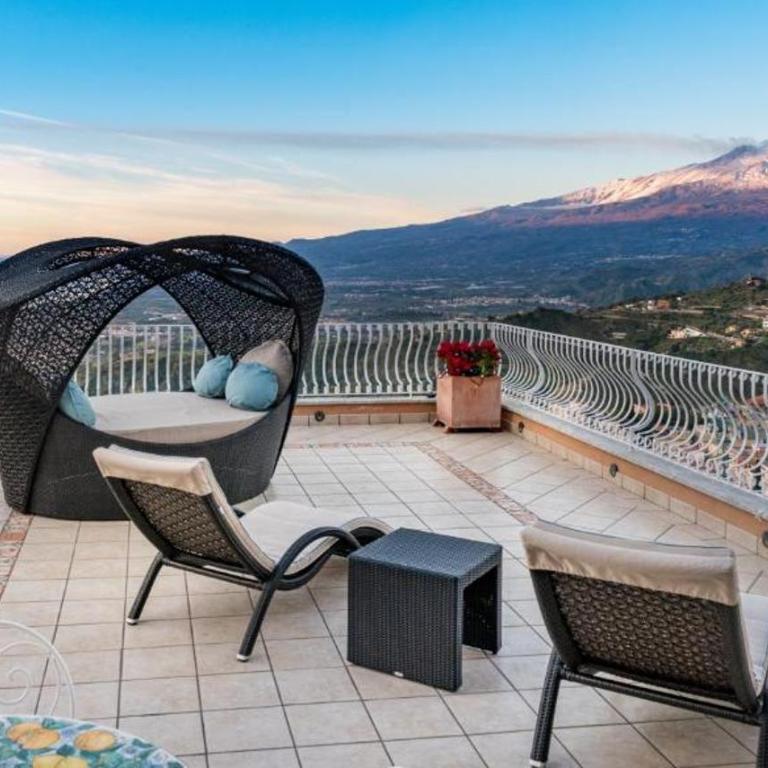 Villa Le Terrazze Charming Rooms - Deluxe Suite with Sea View - 1
