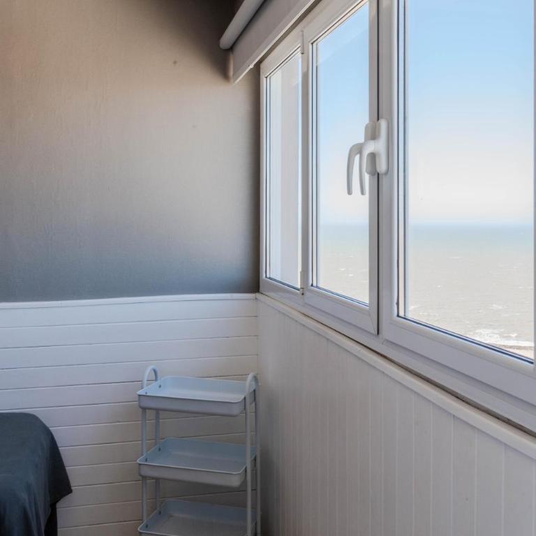 BT Homes - Avenida Colon - Departamentos en Centro a Metros del Mar & la Playa - Three-Bedroom Apartment with Sea View - 38