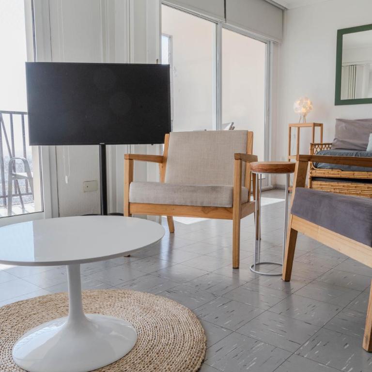 BT Homes - Avenida Colon - Departamentos en Centro a Metros del Mar & la Playa - Three-Bedroom Apartment with Sea View - 34