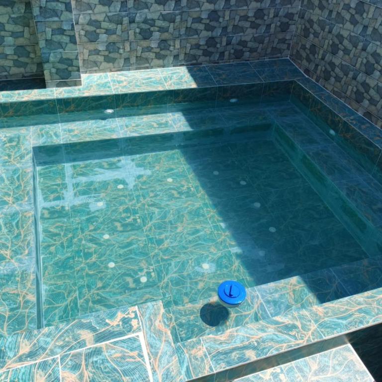 Vari - Habitación Doble con baño - 1 o 2 camas - 17