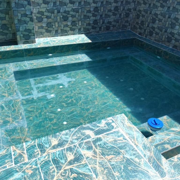 Vari - Habitación Doble con baño - 1 o 2 camas - 18