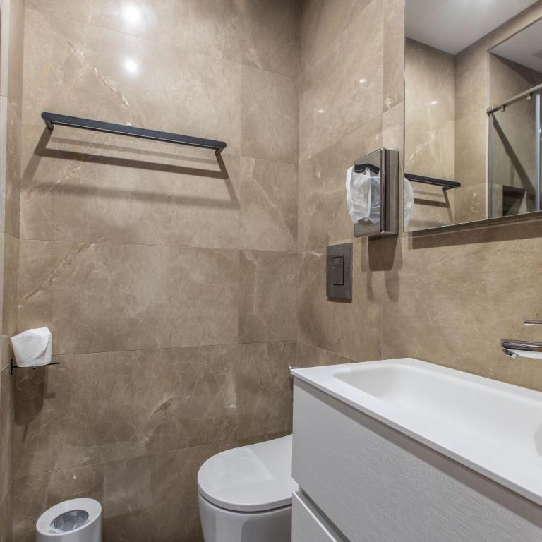 LB Vacation Rentals I Elegant Classique Room - 5mn Center I Casa d'Azur - Apartamento de 1 dormitorio - 14