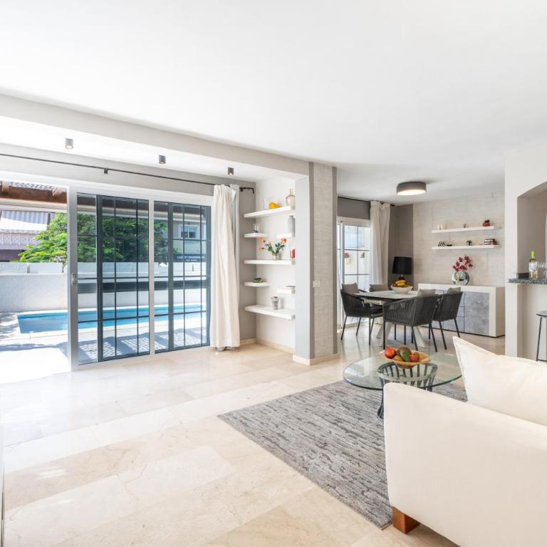 La Caleta Luxury Seaside Villa with 3 Bedrooms and Private Pool - Villa de 3 dormitorios - 1