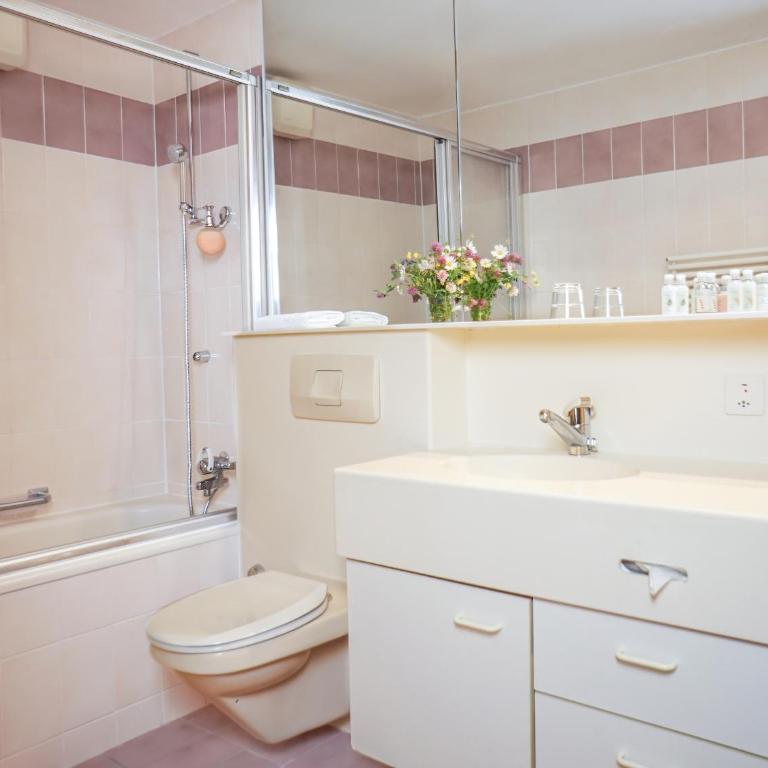 Thermal Hotels & Walliser Alpentherme Leukerbad - Doppelzimmer Maison Blanche - 3