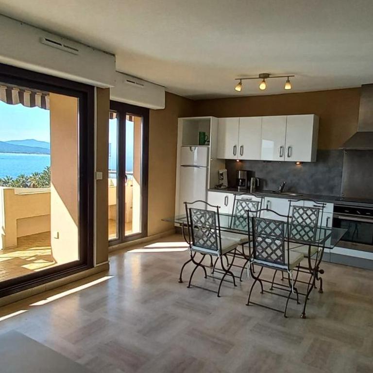 Apartment sea view in Saint-Raphaël wpool - Apartment - 4