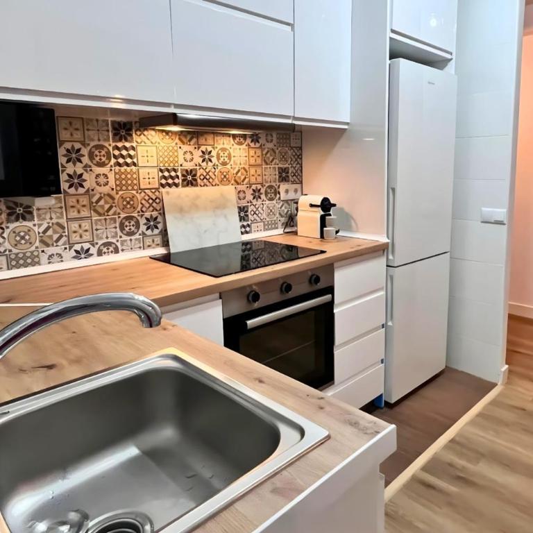 Spacious 3 bedroom renovated property 500 m from the beaches - Apartamento - 17