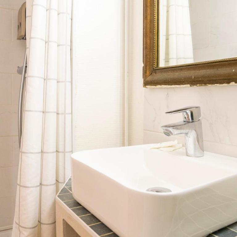 Studio au pied du Château - centre Caen - tram - Appartamento con 1 Camera da Letto - 2