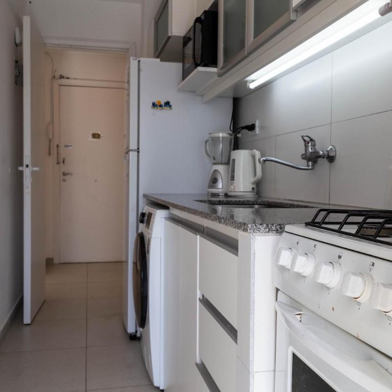 BT Homes - Avenida Colon - Departamentos en Centro a Metros del Mar & la Playa - Two-Bedroom Apartment with Balcony - 2