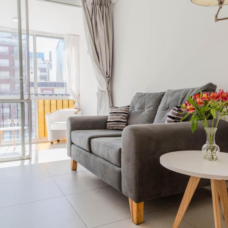BT Homes - Avenida Colon - Departamentos en Centro a Metros del Mar & la Playa - Two-Bedroom Apartment with Balcony - 3