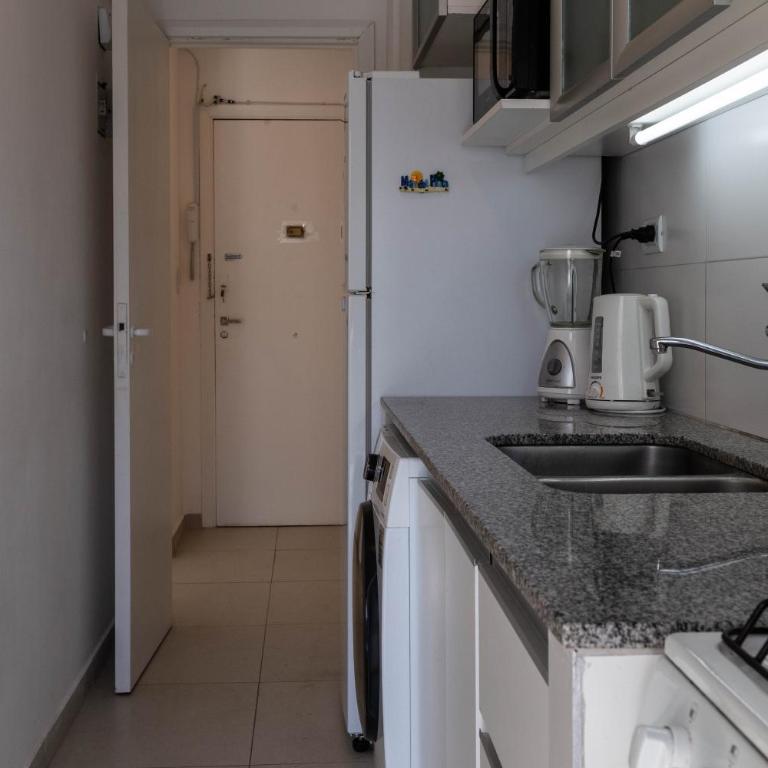 BT Homes - Avenida Colon - Departamentos en Centro a Metros del Mar & la Playa - Two-Bedroom Apartment with Balcony - 9