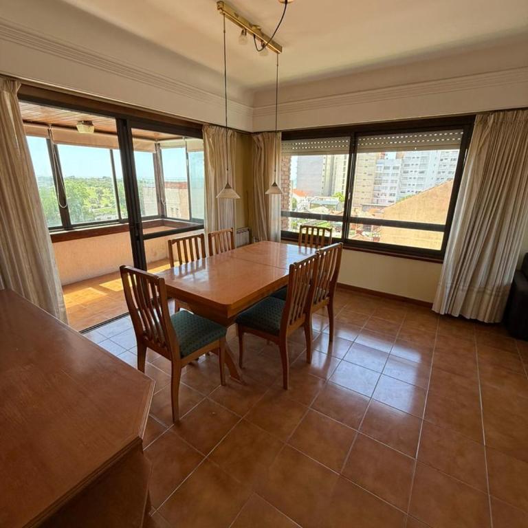 Depto 2 dormitorios con cochera - Apartamento de 2 dormitorios - 2