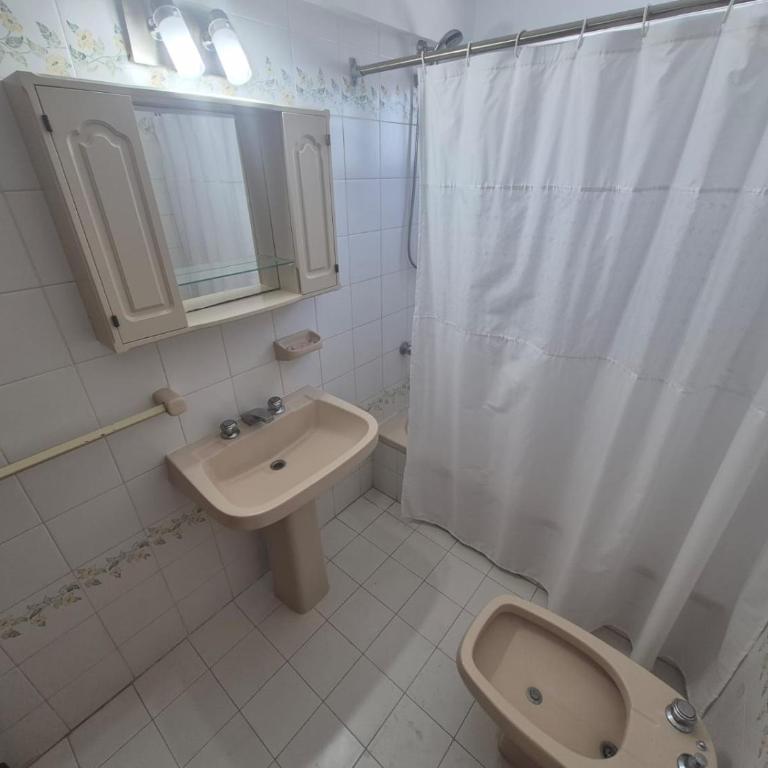 Depto 2 dormitorios con cochera - Apartamento de 2 dormitorios - 4