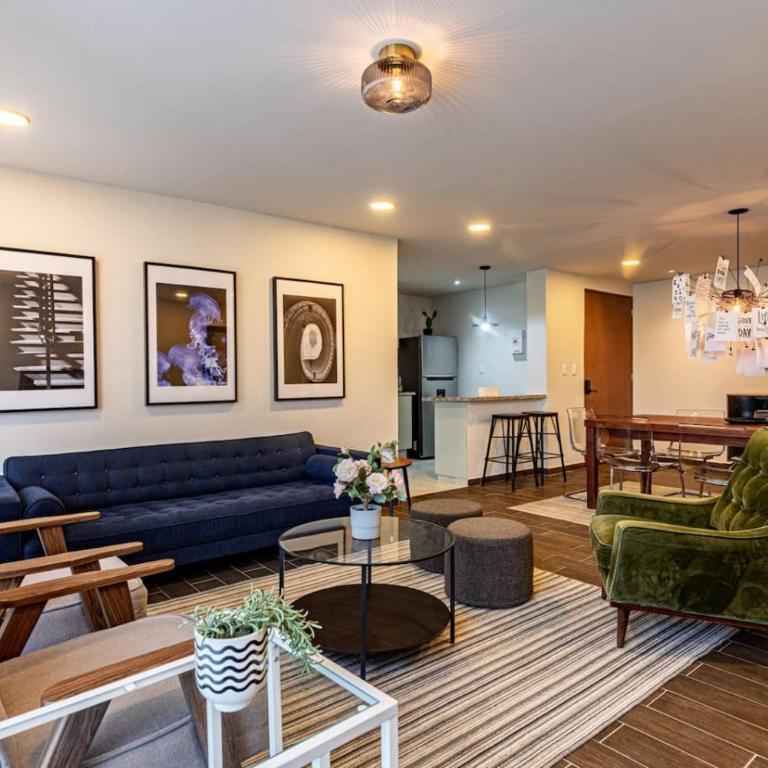 Private Balcony Home with Parking - Apartamento - 1