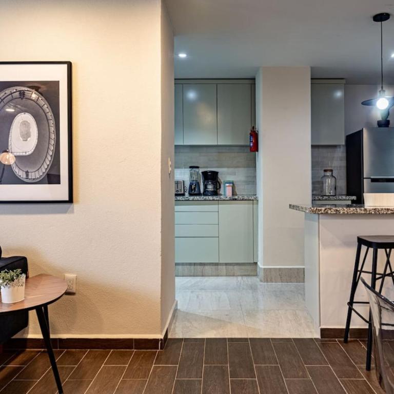 Private Balcony Home with Parking - Apartamento - 3