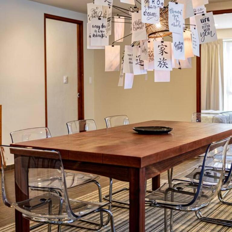 Private Balcony Home with Parking - Apartamento - 5