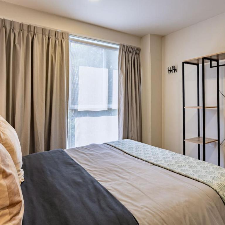 Private Balcony Home with Parking - Apartamento - 18