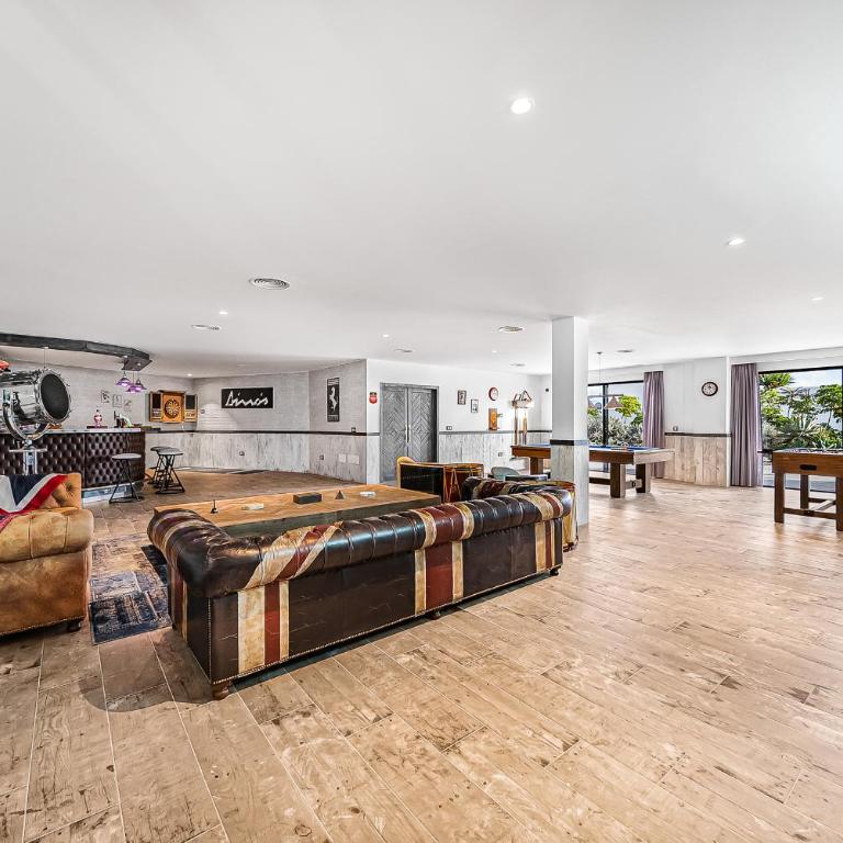 Wellness Villa - Heated Pool, Home Gym & Games Room - Villa - 17