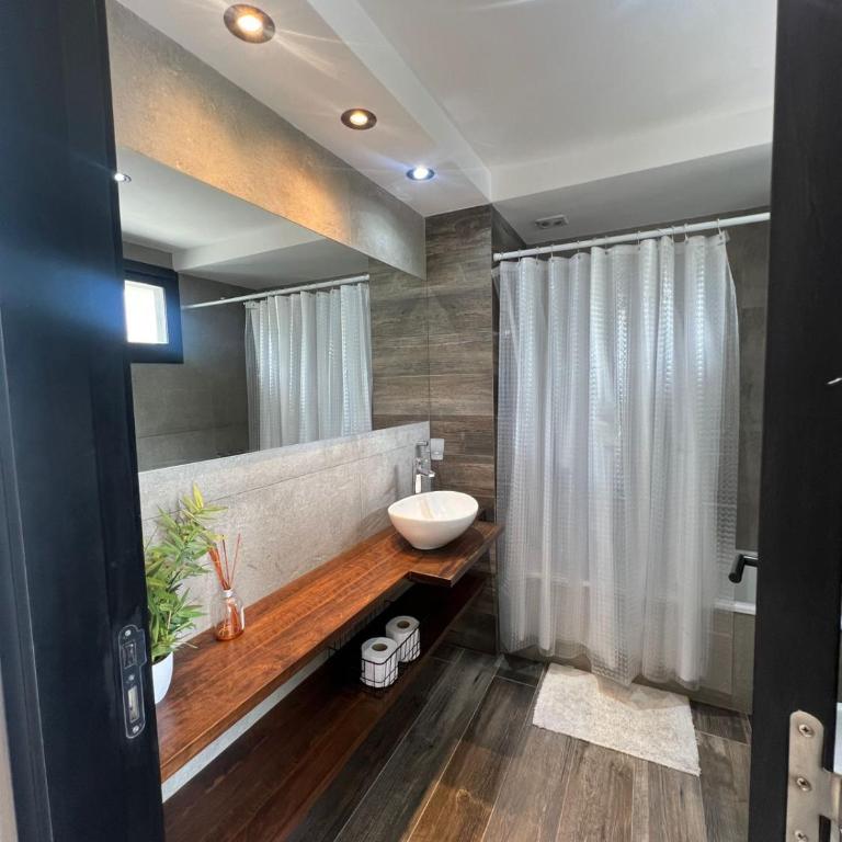 Departamento Nuevo Zona Güemes-Aldrey con cochera - Apartamento de 2 dormitorios - 11