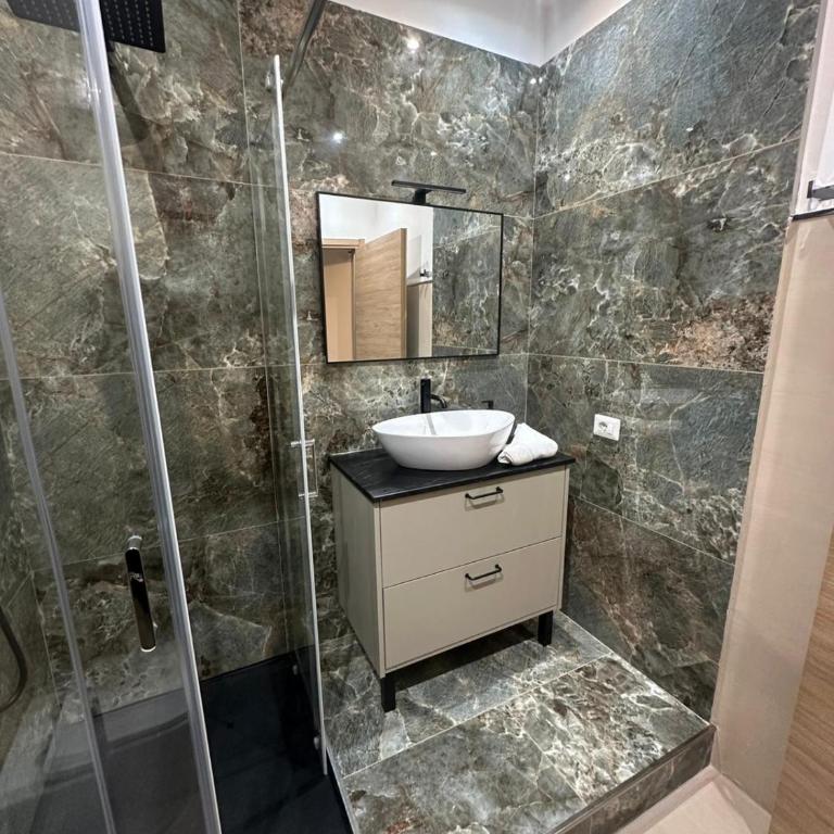 Gregory LeM Collection - Premium Quadruple Room - 14